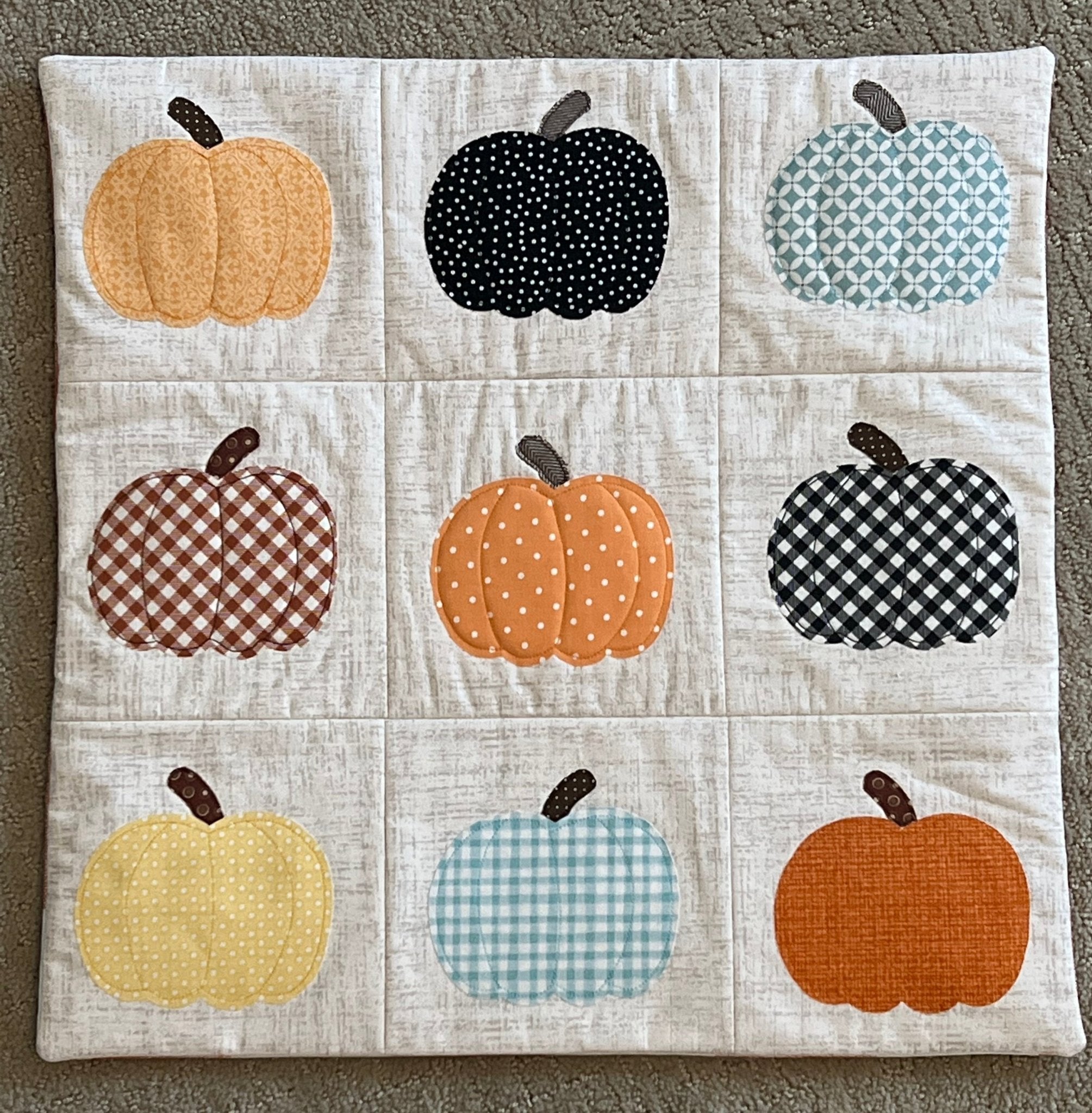 Pretty Pumpkin Pillow Pattern - Instant PDF Download - Easy Piecy Quilts
