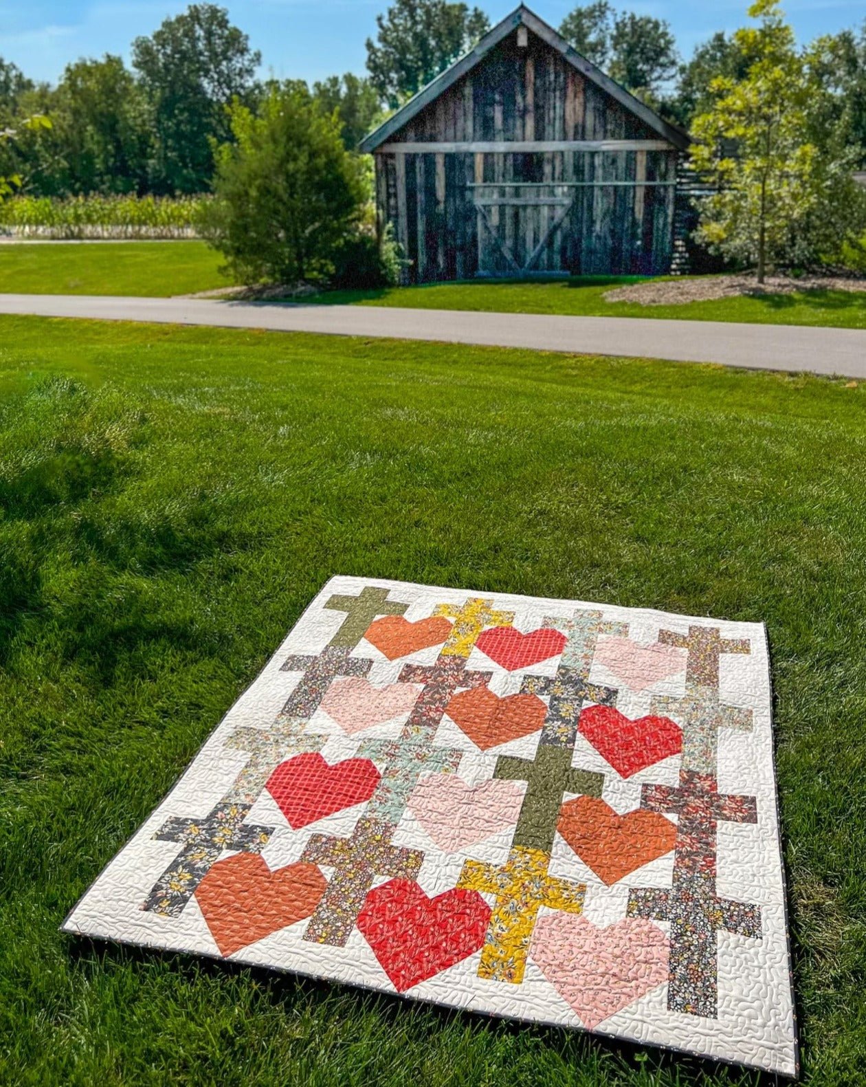 Yes He Loves Me Quilt Pattern - Easy Piecy Quilts