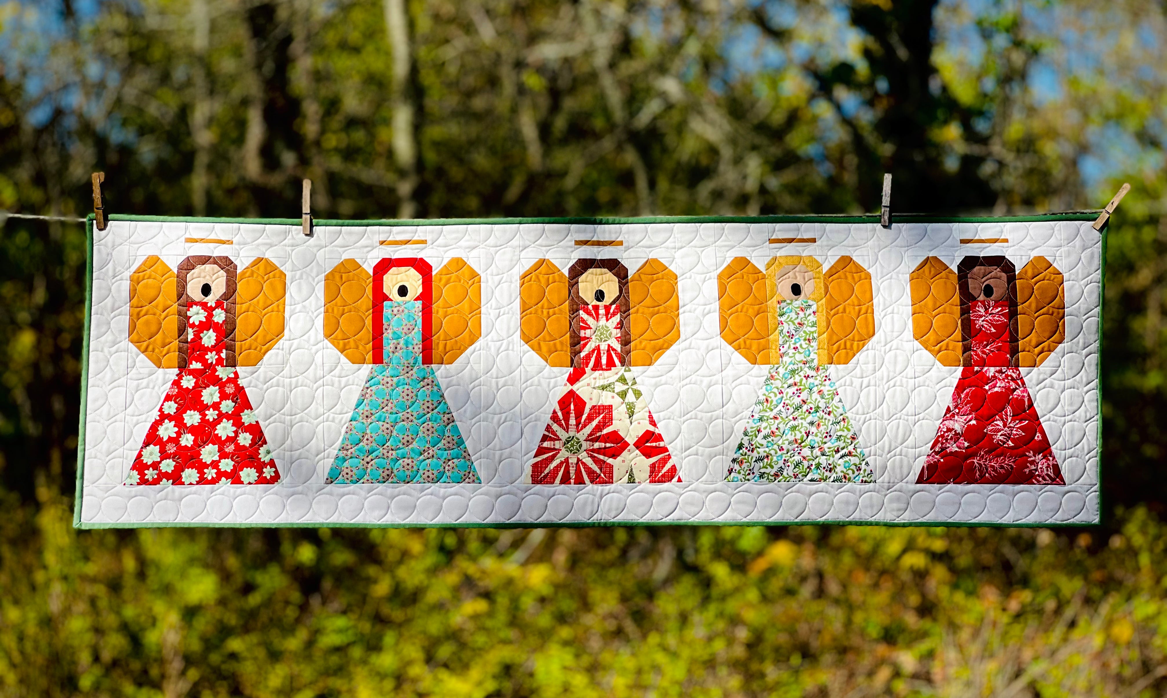 Angelic Choir Table Runner Pattern